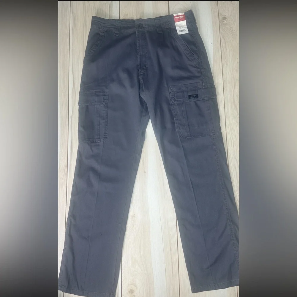 NWT Wrangler Authentics Men's Relaxed‎ Stretch Classic Cargo Pants 32 X32 Gray